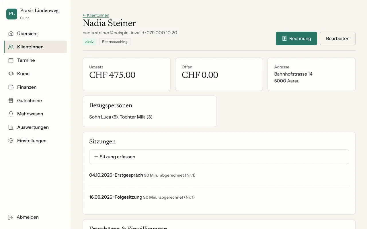 Dossier einer Klientin mit Sitzungen, Terminen und Rechnungen